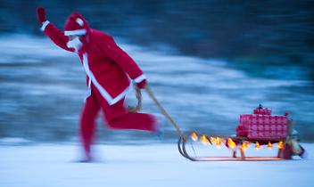 L'incendio le distrugge la casa, i Babbi Natale corrono per lei: raccolta fondi per "Betty"