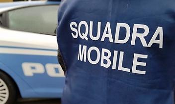 Cinque arresti per spaccio tra Torino e Beinasco: droga nascosta ovunque, dalle foglie ai parcheggi