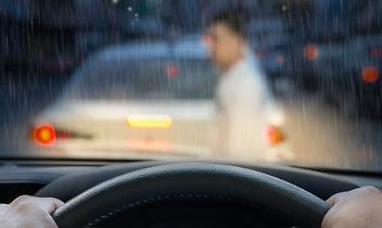 Sessantenne investito sulle strisce alla statale 565: traffico bloccato e indagine dei carabinieri a Ivrea