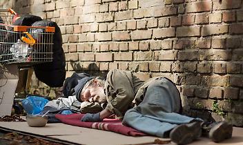 L’inverno fuori dalla porta: "A Chivasso i fondi spariscono e i senzatetto tornano in strada", la denuncia di Marco Riva Cambrino