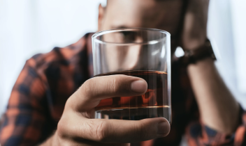 Minacce per 20 euro in un bar di Leini. Condannato per estorsione un cliente molesto