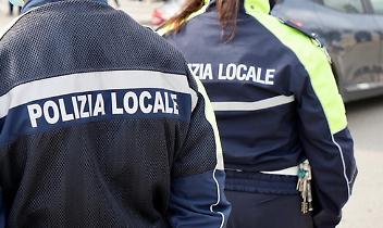 Vigili eroi. Un encomio alla Polizia Locale per il salvataggio di una donna in un appartamento saturo di gas