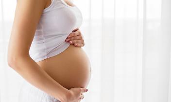 Tamponamento a Moncalieri, donna incinta finisce in ospedale