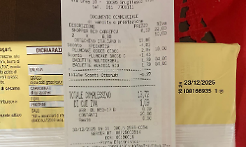 Plumcake scaduti in vendita al Carrefour di Grugliasco. Non c'&egrave; il due senza il tre