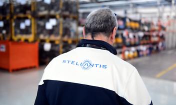 Stellantis ai minimi dal 1955, il cuore industriale italiano sotto pressione