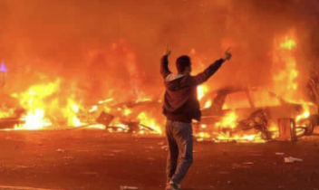 Proteste in Iran: folla in strada a Teheran contro il regime degli ayatollah (VIDEO)