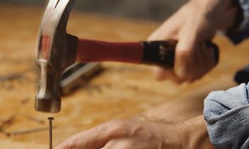 Gli antichi chiodaioli delle Valli di Lanzo, a Vi&ugrave; la memoria di un mestiere che ha costruito la montagna