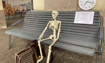 La panchina dell'attesa a Pinerolo