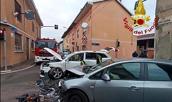 Scontro tra due auto a Cigliano