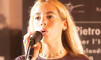 Ha perso padre, madre e sorella. Domani torner&agrave; al fronte e ascolter&agrave; la musica di Sofia Tarantino