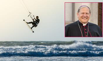 Tesla, moto e kitesurf in Sudamerica: indagato dal Vaticano il vescovo di Alessandria