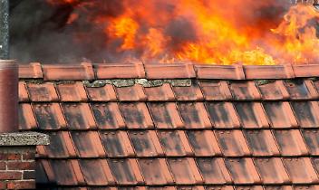 Incendio in regione Mignetta a Sciolze, casa distrutta dalle fiamme