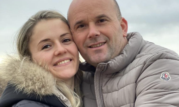 Fatmir Ara con la sorella Mirela