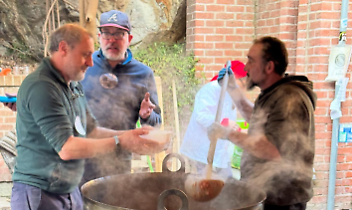 Ti piacciono i fagioli? A Ivrea undici rioni, un&rsquo;unica tradizione. E ti danno anche il "Passaporto"