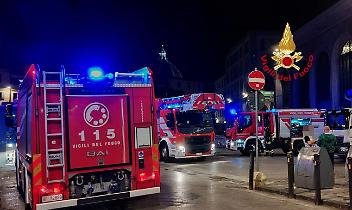 Auto in fiamme nella notte a Nichelino: cinque vetture distrutte al civico 35 di via Bra