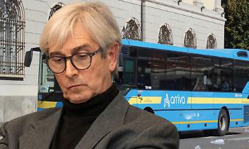 Ivrea&ndash;Milano, la linea che c'&egrave; ma non c&rsquo;&egrave;: pendolari ostaggio di pulmini, cambi e promesse