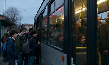 Cantieri infiniti sulla Torino-Ceres, bus insufficienti: pendolari lasciati a terra (immagine di repertorio)