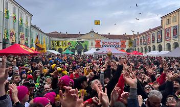 Penultima di Carnevale sotto la grandine: la forza di una comunit&agrave;