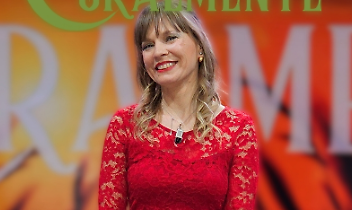 Ilaria Salzotto, conduttrice del programma televisivo "Coralmente", in onda su Primantenna