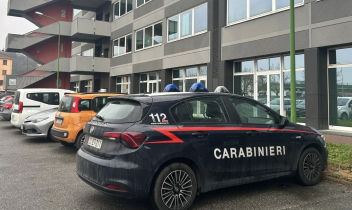 Gli infissi spariti da un magazzino di Torino, ritrovati a Leini: imprenditore monegasco vittima della ricettazione, testimonia a Ivrea