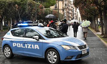 Ubriaca in questura pretende 200 euro