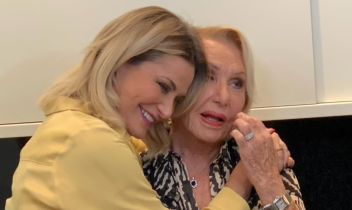 Simona Ventura festeggia la sua mamma: &ldquo;87 anni e sempre al nostro fianco&rdquo;