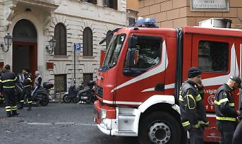 Rivarolo Canavese, cade in casa e resta a terra per ore: pensionata salvata dai vigili del fuoco e dal 118