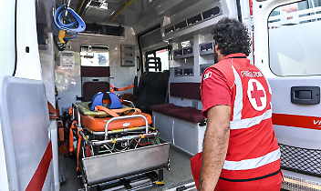 Bastonate e spray urticante nell'ex casa di riposo. A Mathi, la maxi rissa tra curdi e tunisini