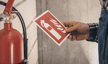 Estintori svuotati nel parcheggio sotterraneo, danneggiato a Rivoli un presidio di sicurezza