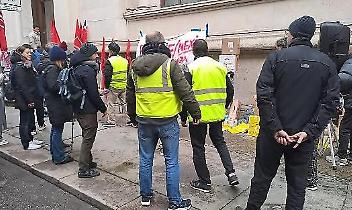 Senza stipendio, senza futuro: i postini dimenticati di Postalcoop alzano la voce