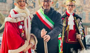 Il Carnevalone fa 76: paese in festa con il Re e la Regina del Fuoco