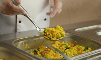 Castellamonte recupera il cibo delle mense: via alle donazioni all&rsquo;Emporio Rata.Tu