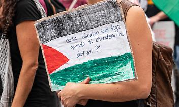 Meno diritti, pi&ugrave; armi: la piazza contesta la &ldquo;sicurezza&rdquo;