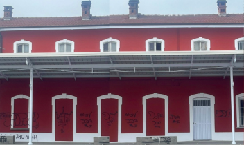 Castellamonte, l&rsquo;ex stazione appena restaurata di nuovo deturpata: rabbia e amarezza in citt&agrave;