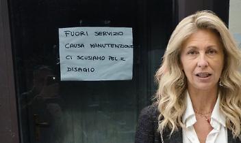 Nel cimitero di San Mauro il bagno &egrave; un optional. I cittadini denunciano: &ldquo;Fuori servizio da tre mesi&rdquo;