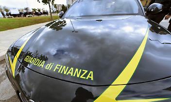 Un chilo di cocaina nascosto in auto