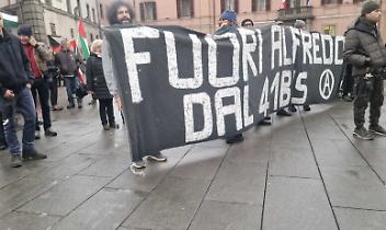 Scontri al corteo pro Cospito, chieste condanne fino a 12 anni a Torino