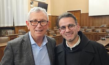 Fra' Raffaele Tayem e il sindaco Claudio Castello