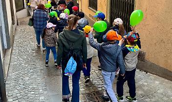 Un miglio per la pace tra le vie di Lanzo: centinaia di studenti in cammino