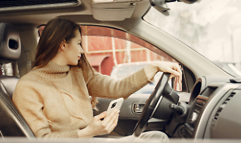 Colonnine elettriche a Borgaro, la delibera della Giunta accende la polemica