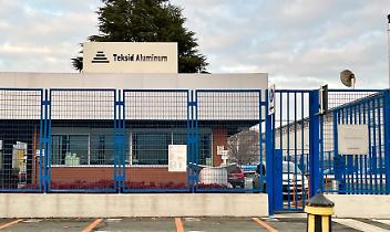Teksid Carmagnola, la fabbrica sotto pressione: impianti al 50% e turni fino a 18, il caso arriva in Regione