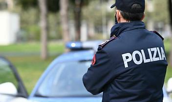 Accoltellano un cliente fuori dal locale: Daspo urbano per otto giovani