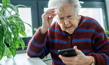 Finto poliziotto svuota i conti