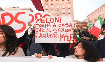 Il Pd ci scrive: "La libert&agrave; &egrave; come l&rsquo;aria: ci si accorge di quanto vale quando comincia a mancare (P.Calamandrei)"