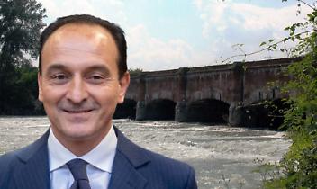 Erosione minaccia il ponte sul Canale Cavour: Cirio corre ai ripari. La Regione mette sul tavolo 320 mila euro