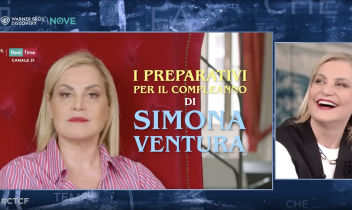 Simona Ventura compie 61 anni: da Chivasso alla tv nazionale, una carriera lunga oltre 30 anni (VIDEO)