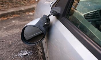 &laquo;Mi ha rotto lo specchietto&raquo;: la truffa torna a colpire, automobilisti nel mirino