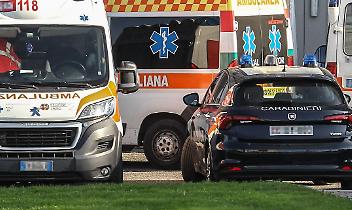 Muore sul balcone sotto gli occhi dei passanti: tragedia a Torino