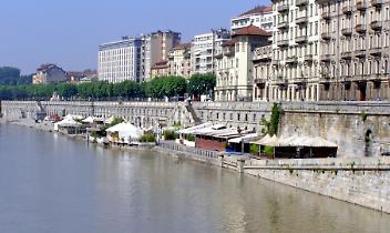 Si lascia cadere nel Po ai Murazzi: muore un 88enne a Torino 
