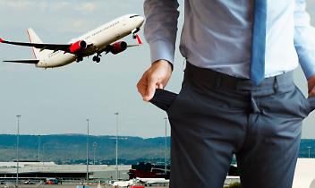 Viaggi sempre pi&ugrave; cari: carburante e dollaro frenano il turismo